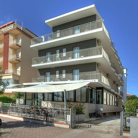 Hotel Rudy Червия Екстериор снимка