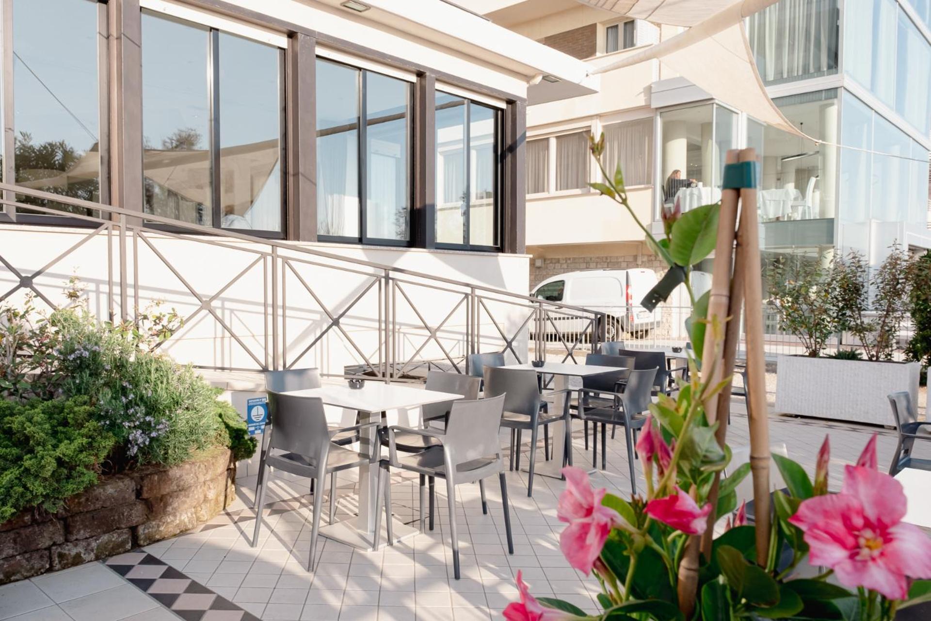 Hotel Rudy Червия Екстериор снимка