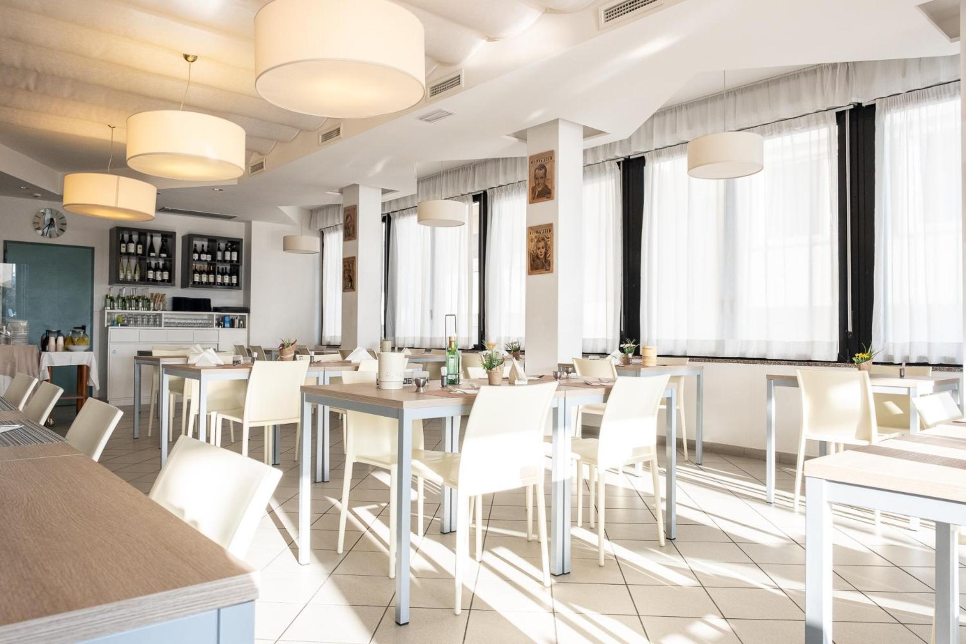 Hotel Rudy Червия Екстериор снимка